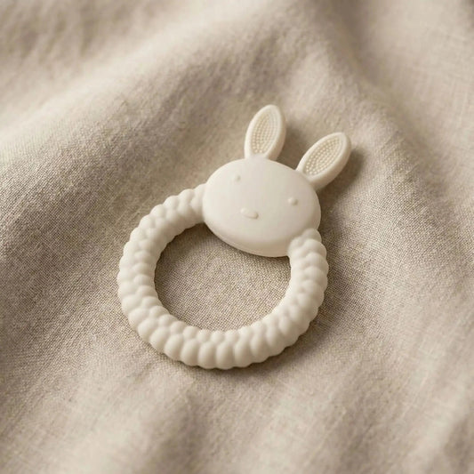Doudou ou anneau de dentition: le quel choisir pour apaiser votre bébé ? - Kiabebe